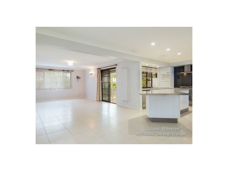 3 Kuhler Court, Carindale QLD 4152