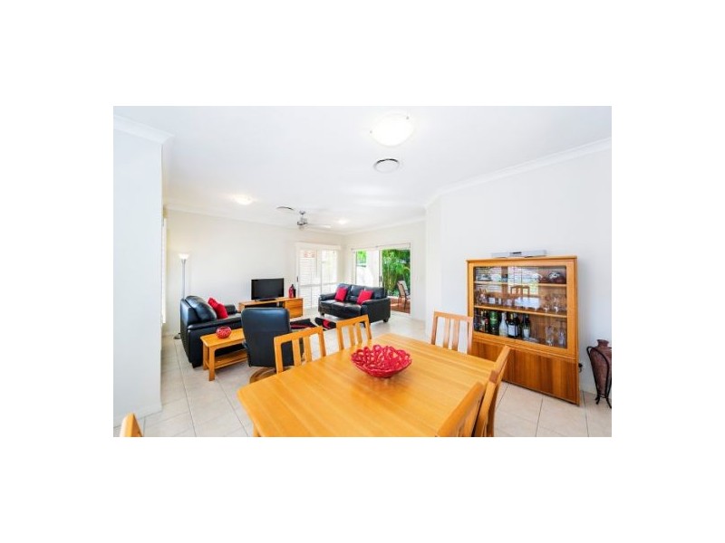 5 Flame Tree Crescent, Carindale QLD 4152