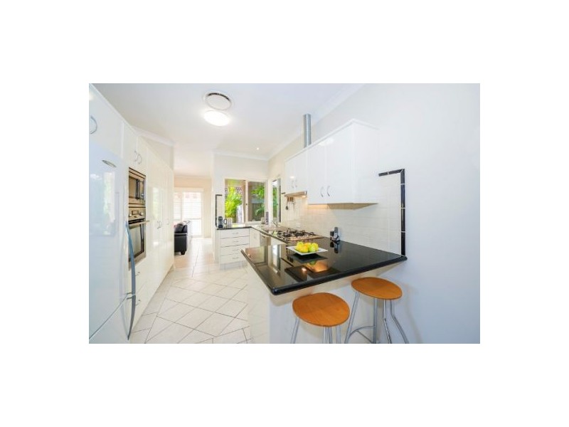 5 Flame Tree Crescent, Carindale QLD 4152