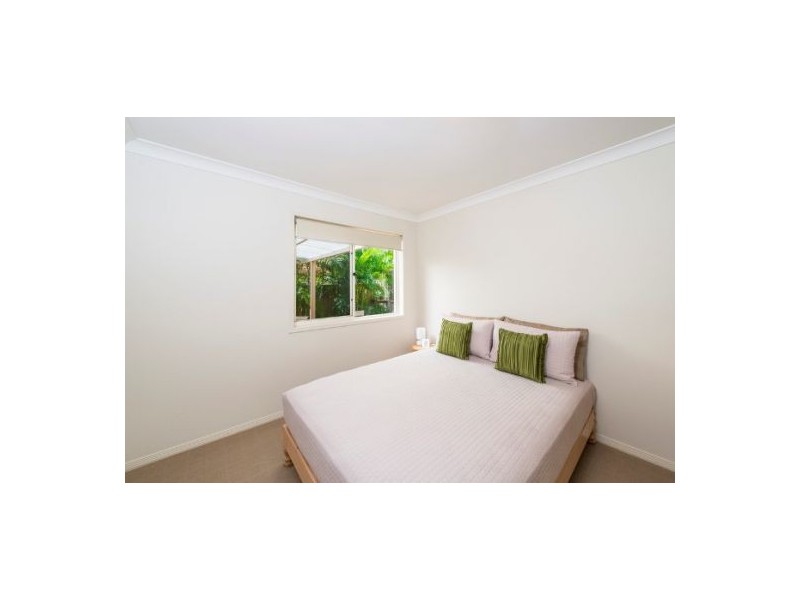 5 Flame Tree Crescent, Carindale QLD 4152