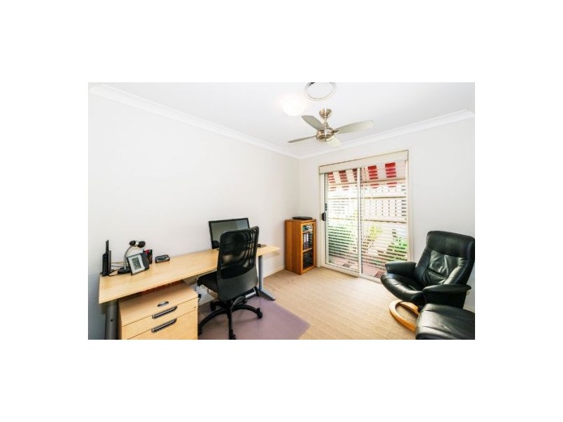 5 Flame Tree Crescent, Carindale QLD 4152