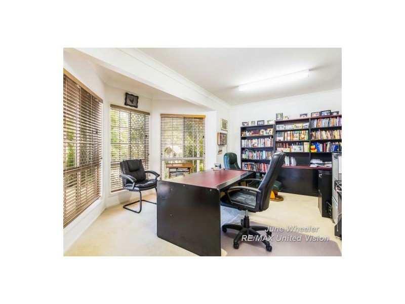 42 Kilmorey Street, Carindale QLD 4152