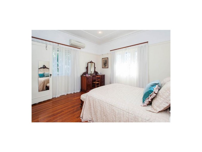 40 Doughty Avenue, Holland Park West QLD 4121