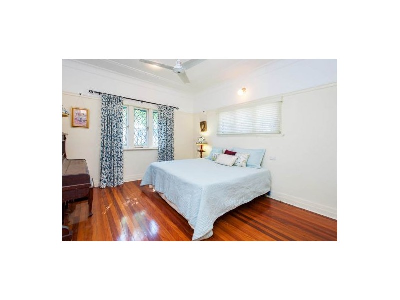 40 Doughty Avenue, Holland Park West QLD 4121