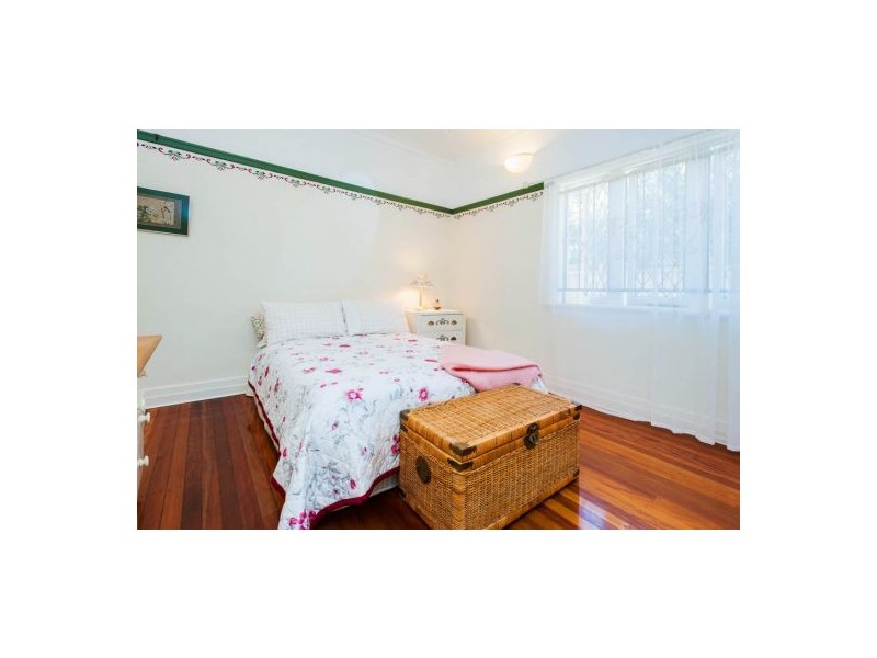 40 Doughty Avenue, Holland Park West QLD 4121