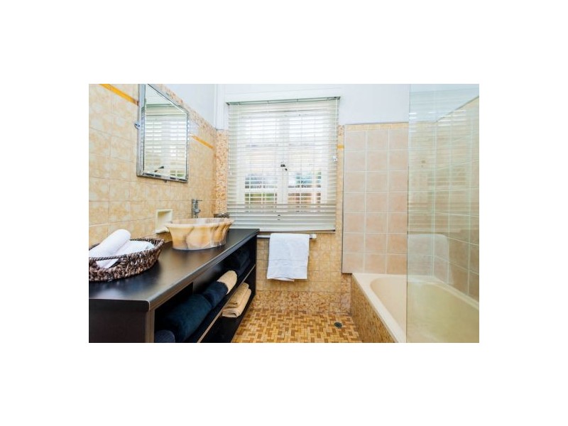 40 Doughty Avenue, Holland Park West QLD 4121