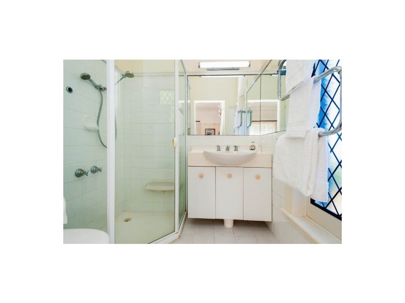 40 Doughty Avenue, Holland Park West QLD 4121