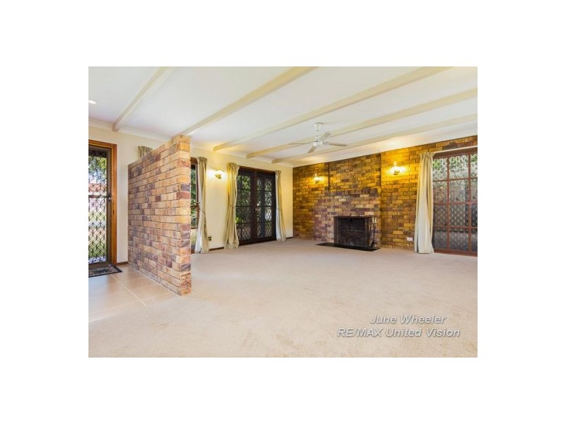 25 Lindisfarne Street, Carindale QLD 4152