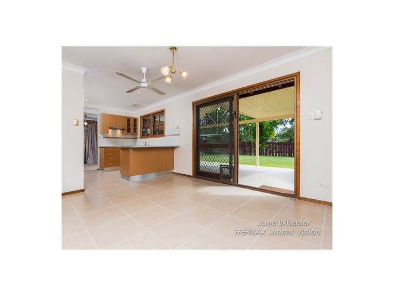25 Lindisfarne Street, Carindale QLD 4152