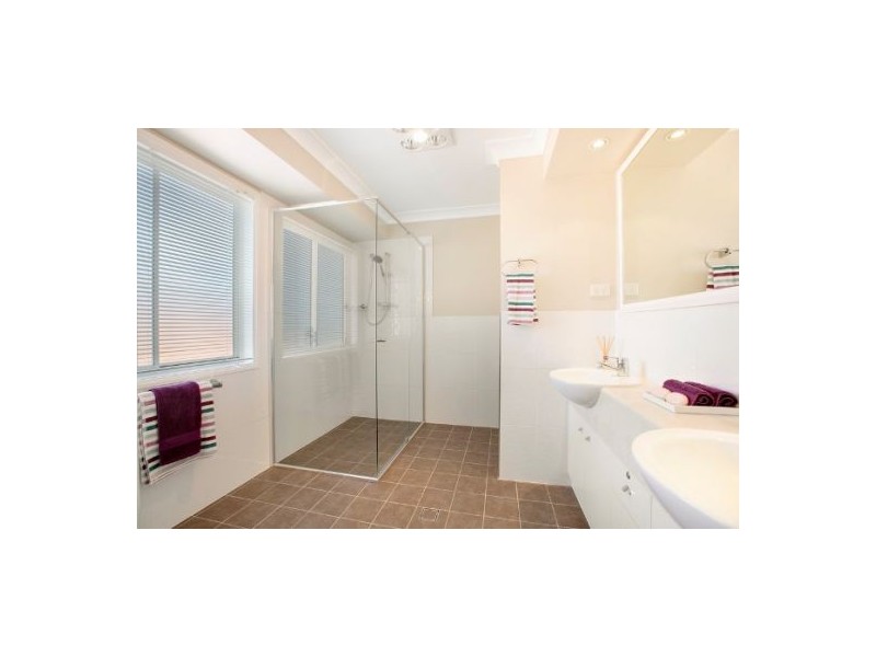 66 Flame Tree Crescent, Carindale QLD 4152