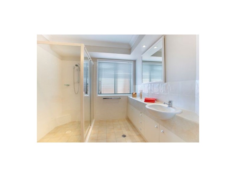 66 Flame Tree Crescent, Carindale QLD 4152