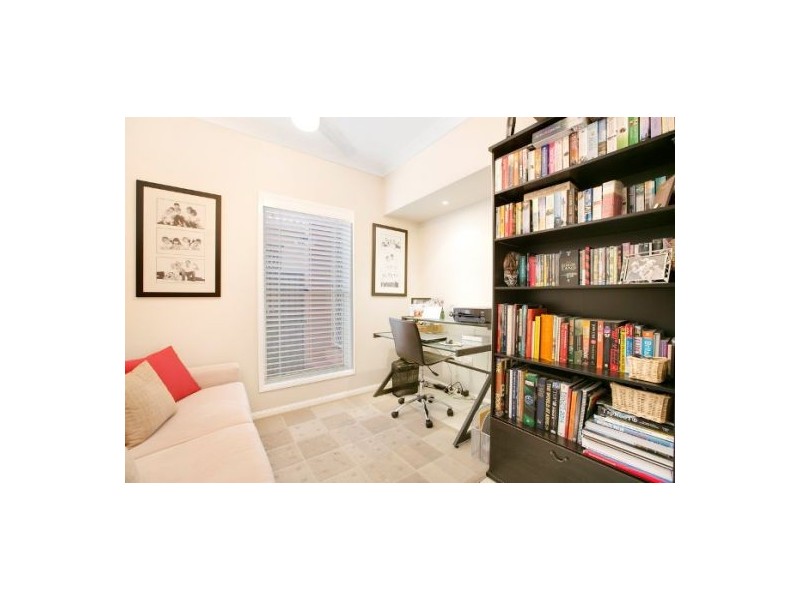 66 Flame Tree Crescent, Carindale QLD 4152