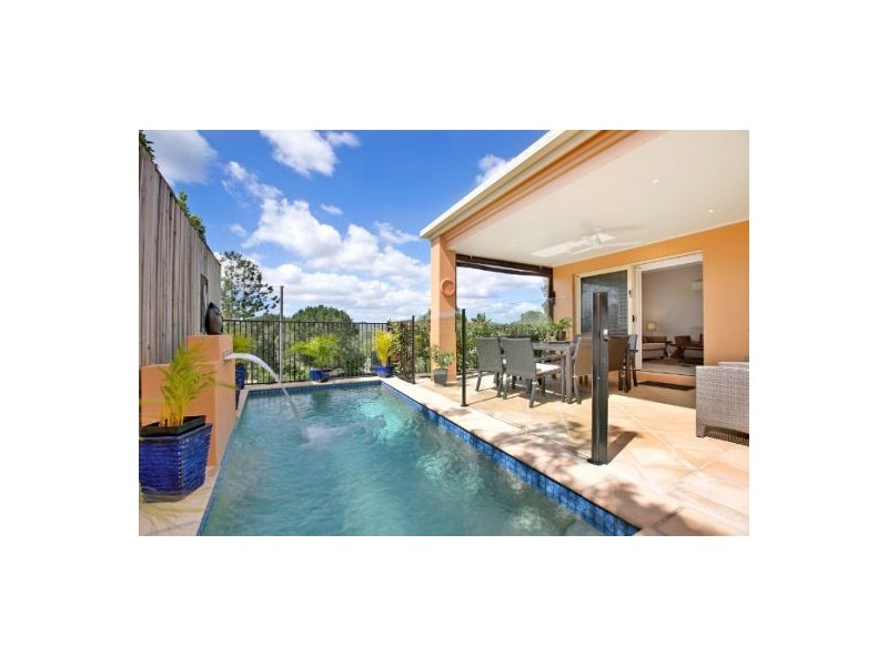 66 Flame Tree Crescent, Carindale QLD 4152