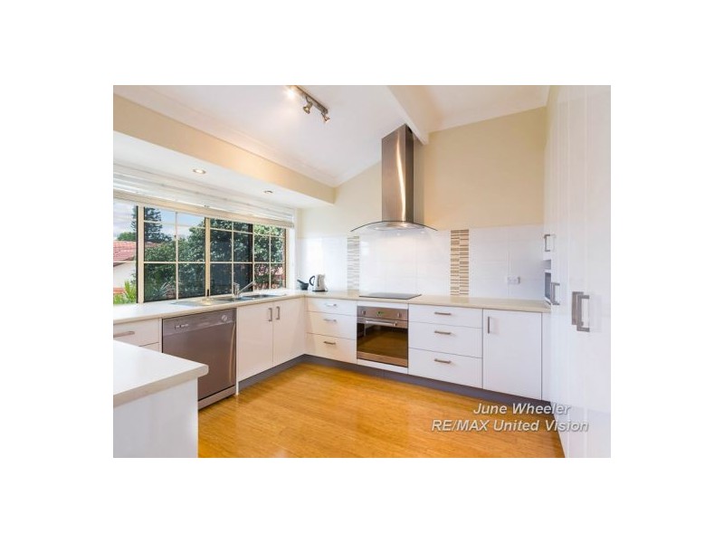 27 Kilmorey Street, Carindale QLD 4152