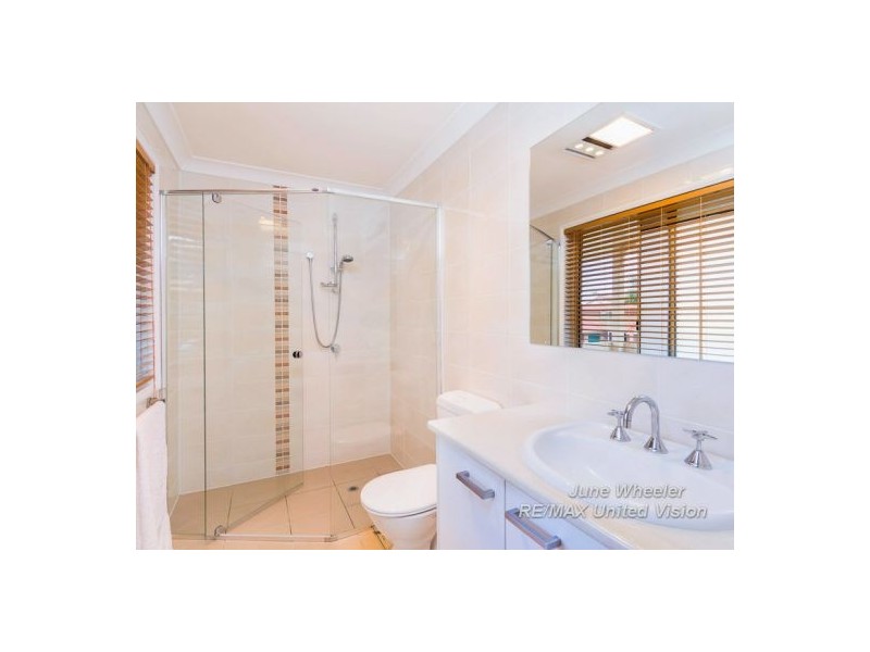 27 Kilmorey Street, Carindale QLD 4152