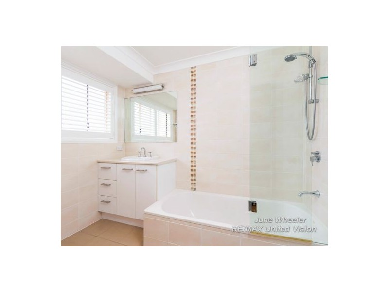 27 Kilmorey Street, Carindale QLD 4152