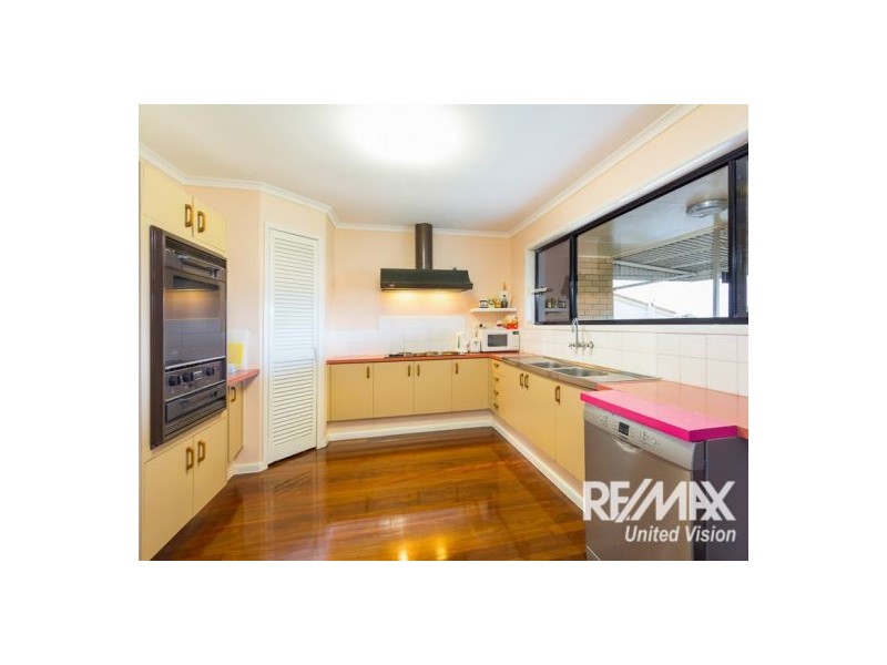 8 Modred Street, Carindale QLD 4152