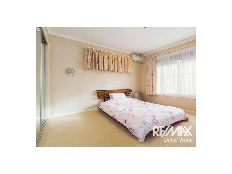 8 Modred Street, Carindale QLD 4152