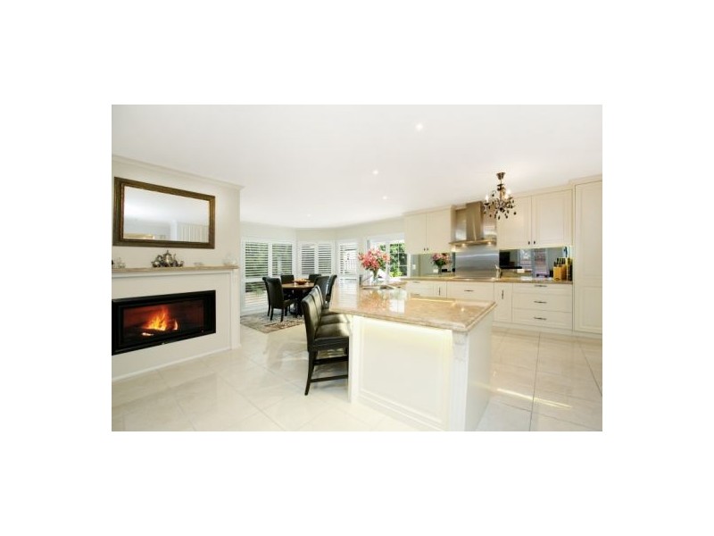 8 Forest Place, Carindale QLD 4152