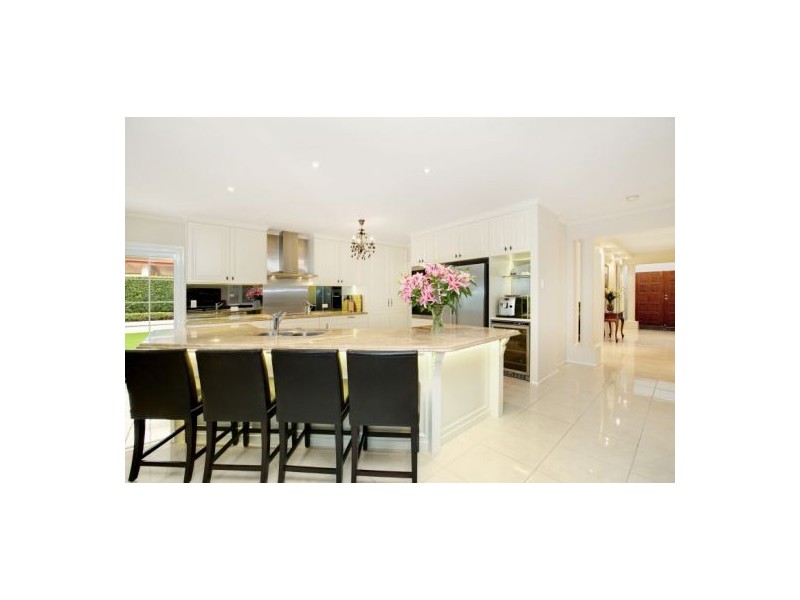 8 Forest Place, Carindale QLD 4152