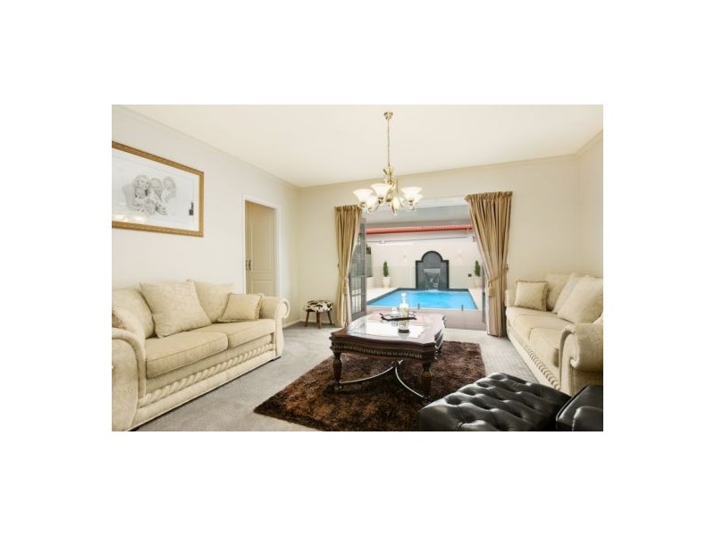 8 Forest Place, Carindale QLD 4152