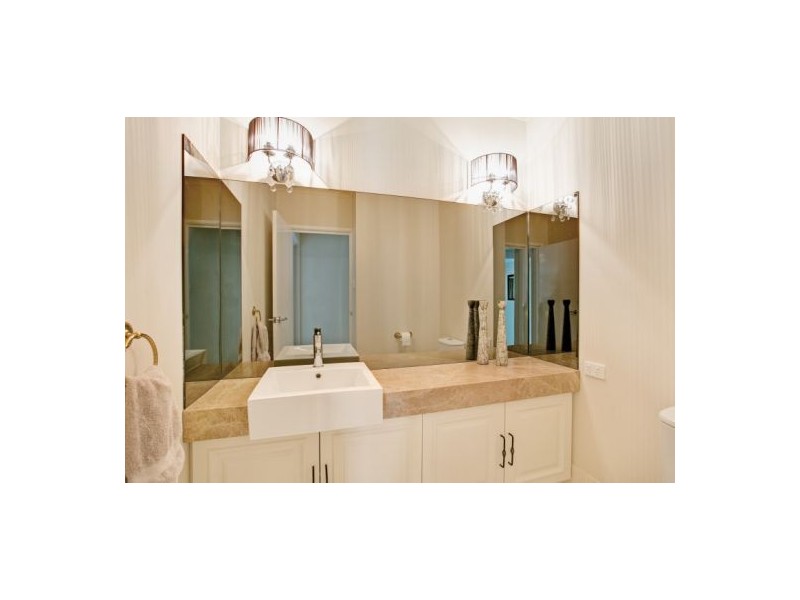 8 Forest Place, Carindale QLD 4152