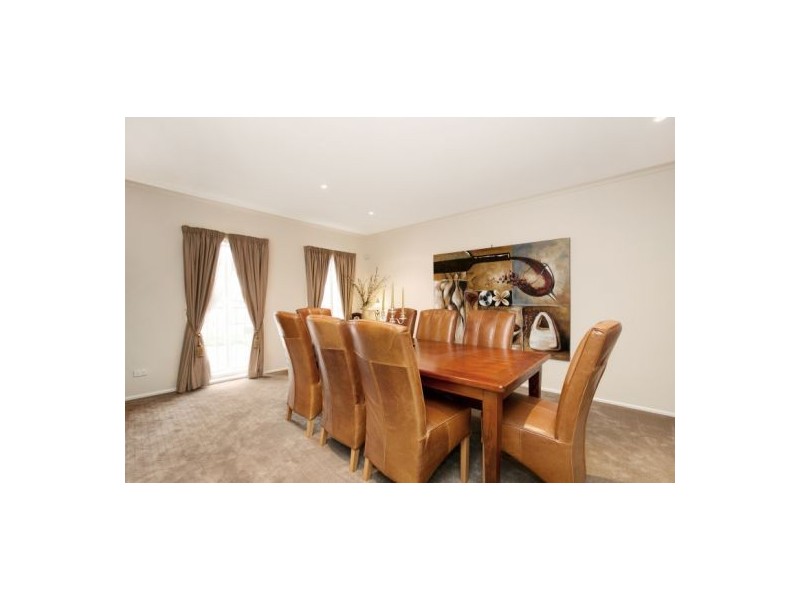 8 Forest Place, Carindale QLD 4152