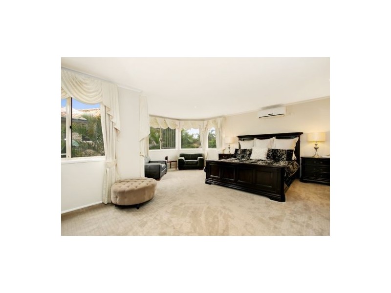 8 Forest Place, Carindale QLD 4152