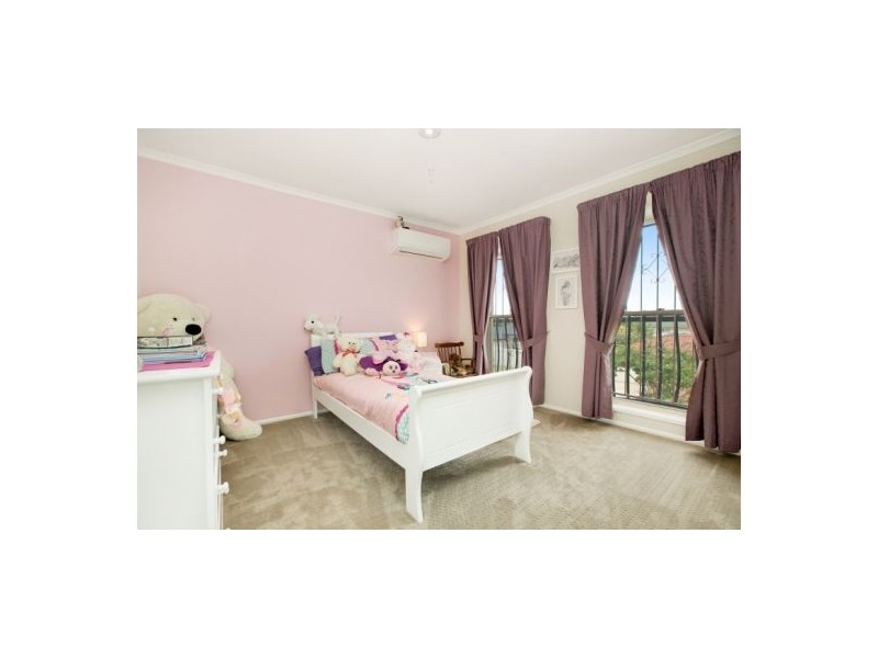 8 Forest Place, Carindale QLD 4152