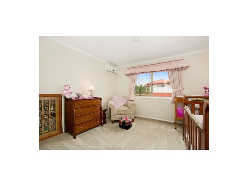 8 Forest Place, Carindale QLD 4152