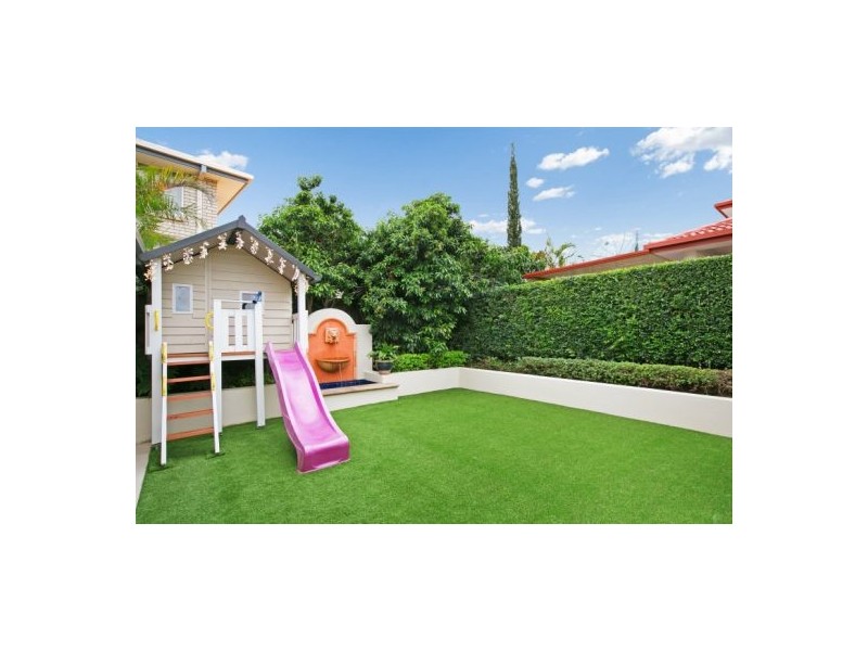 8 Forest Place, Carindale QLD 4152