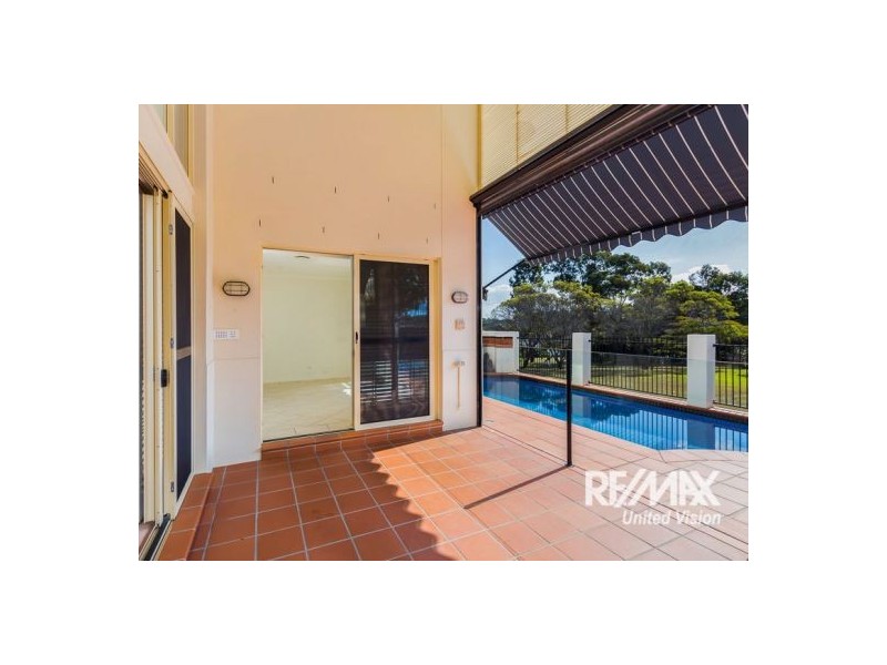 50 Flame Tree Crescent, Carindale QLD 4152