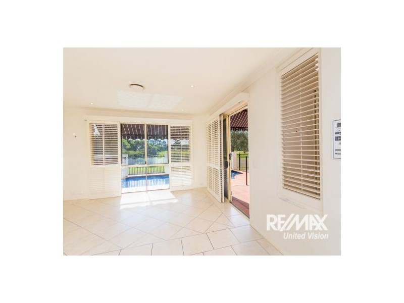 50 Flame Tree Crescent, Carindale QLD 4152