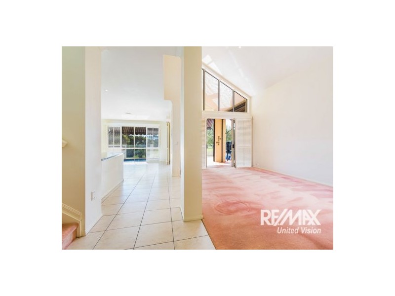 50 Flame Tree Crescent, Carindale QLD 4152