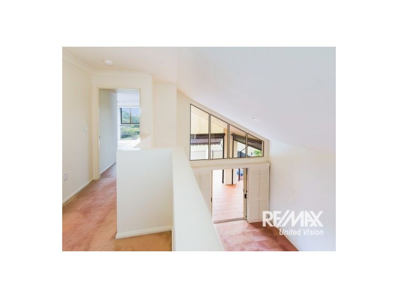 50 Flame Tree Crescent, Carindale QLD 4152