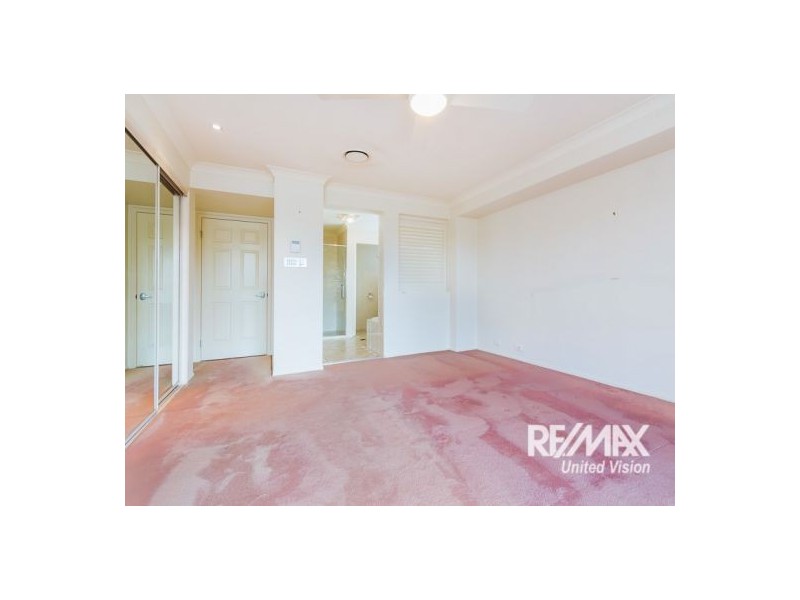 50 Flame Tree Crescent, Carindale QLD 4152
