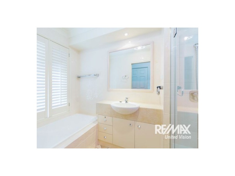 50 Flame Tree Crescent, Carindale QLD 4152