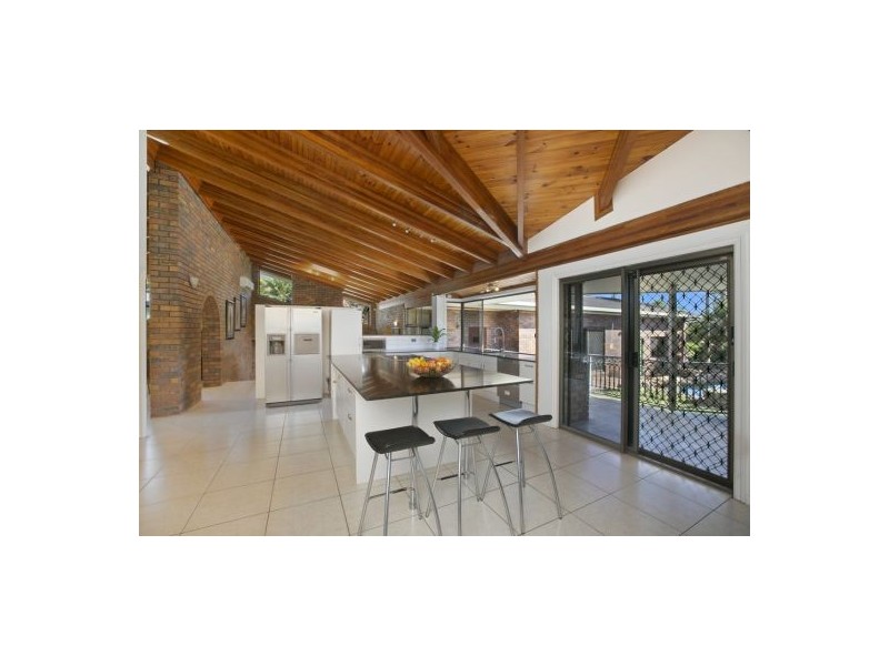 9 Waverney Court, Carindale QLD 4152