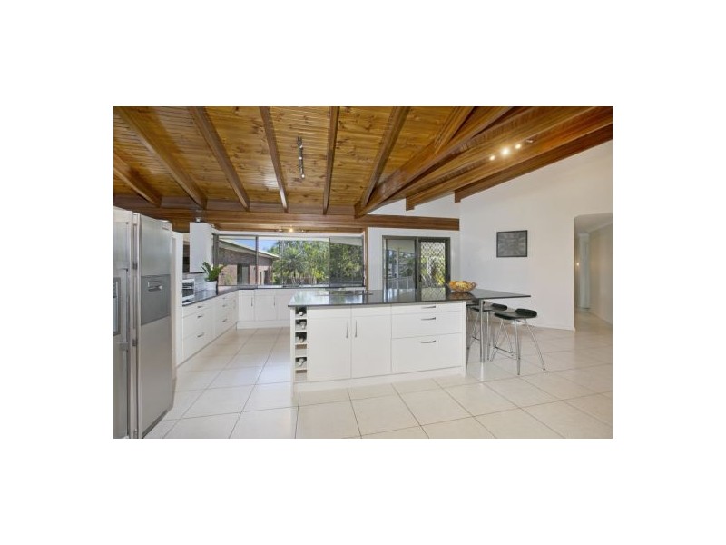 9 Waverney Court, Carindale QLD 4152