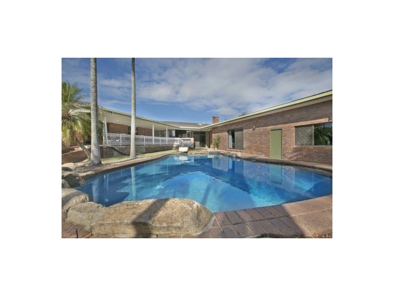 9 Waverney Court, Carindale QLD 4152