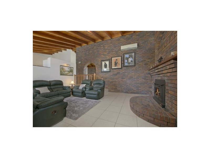 9 Waverney Court, Carindale QLD 4152