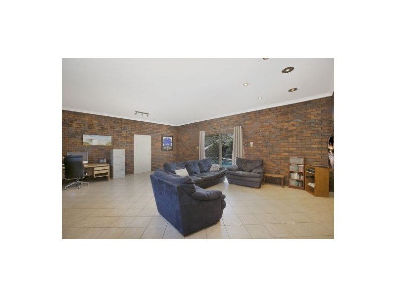 9 Waverney Court, Carindale QLD 4152