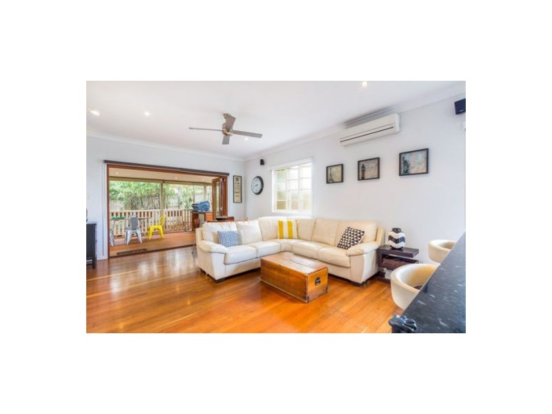 27 Kennington Road, Camp Hill QLD 4152