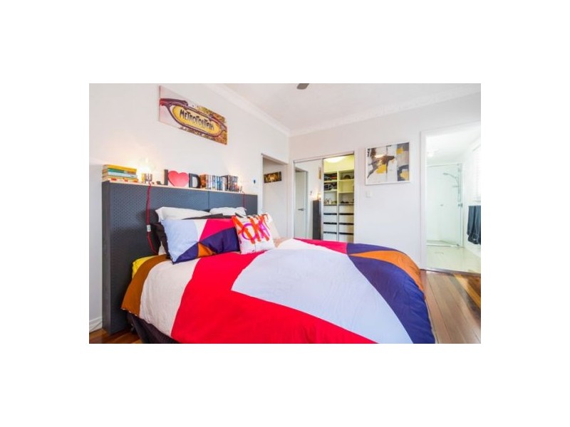 27 Kennington Road, Camp Hill QLD 4152