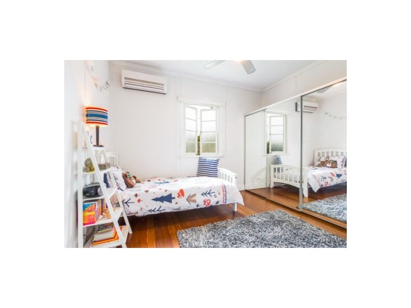 27 Kennington Road, Camp Hill QLD 4152