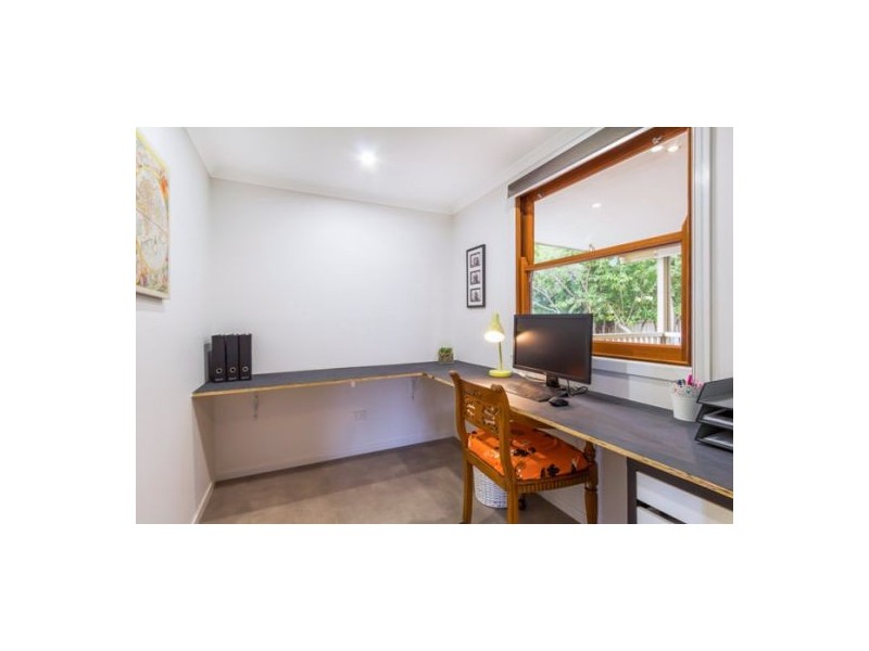 27 Kennington Road, Camp Hill QLD 4152