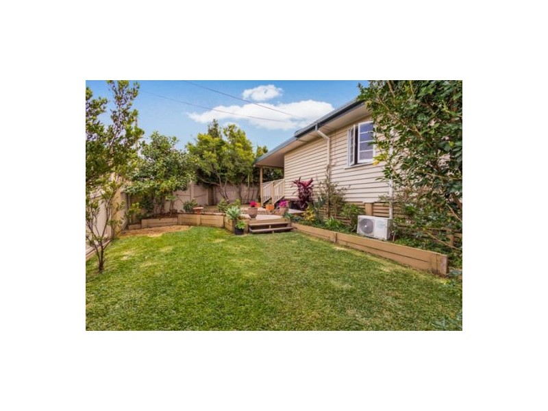 27 Kennington Road, Camp Hill QLD 4152