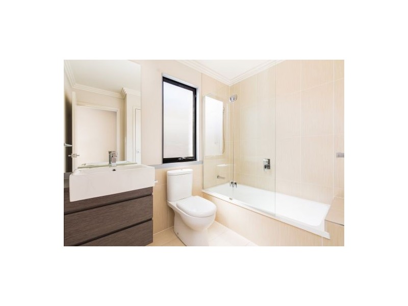 4/1914 Creek Rd The Courtyards East Village, Cannon Hill QLD 4170