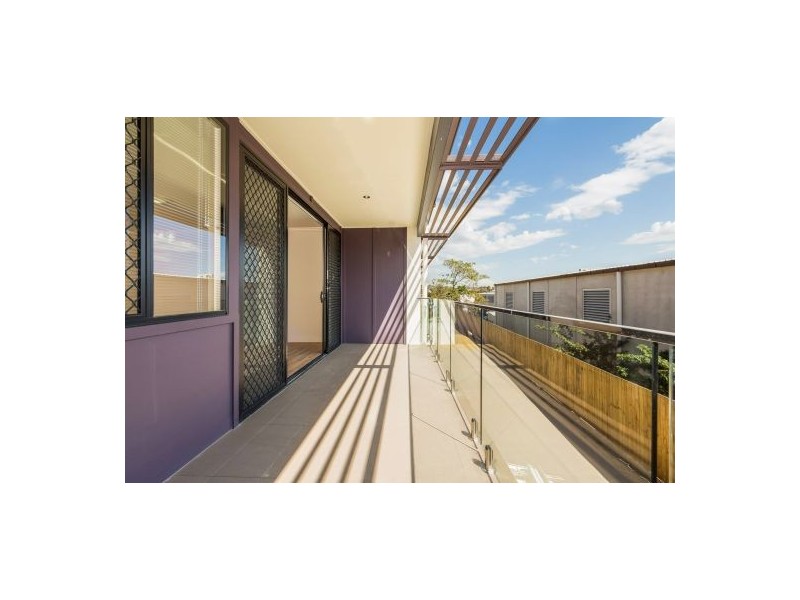 4/1914 Creek Rd The Courtyards East Village, Cannon Hill QLD 4170