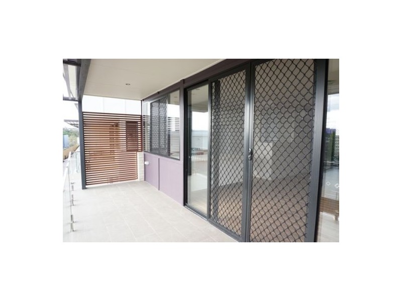 4/1914 Creek Rd The Courtyards East Village, Cannon Hill QLD 4170